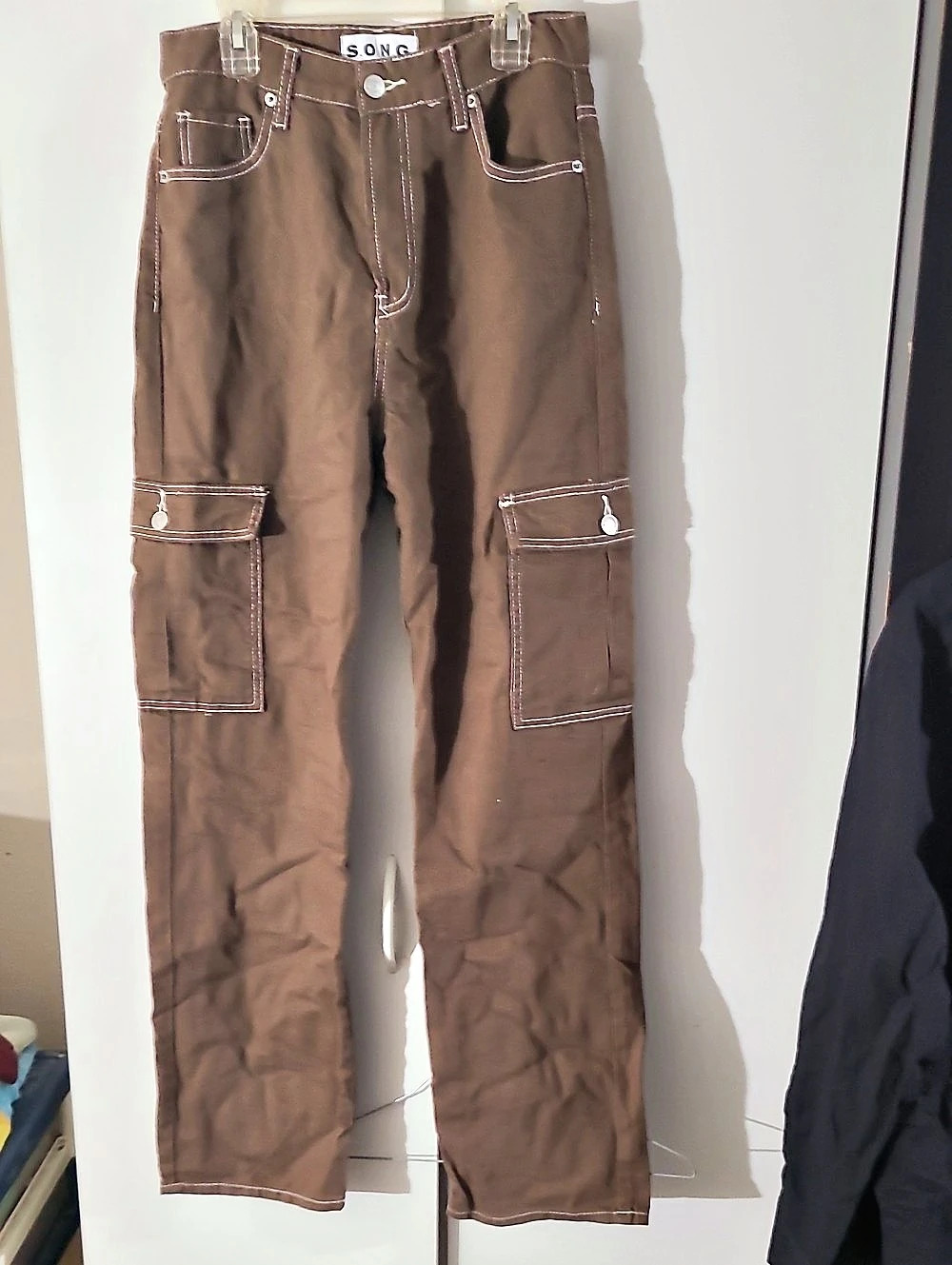 S.O.N.G. Brown High Rise 90s Boyfriend Cargo Pants. Brown Waist 26